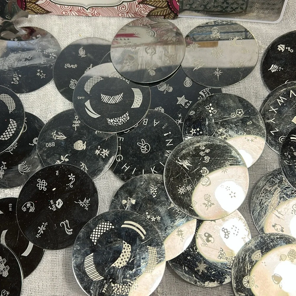Manicure plate bundle: 29 circular, 1 easy french smile cut, rectangular plate